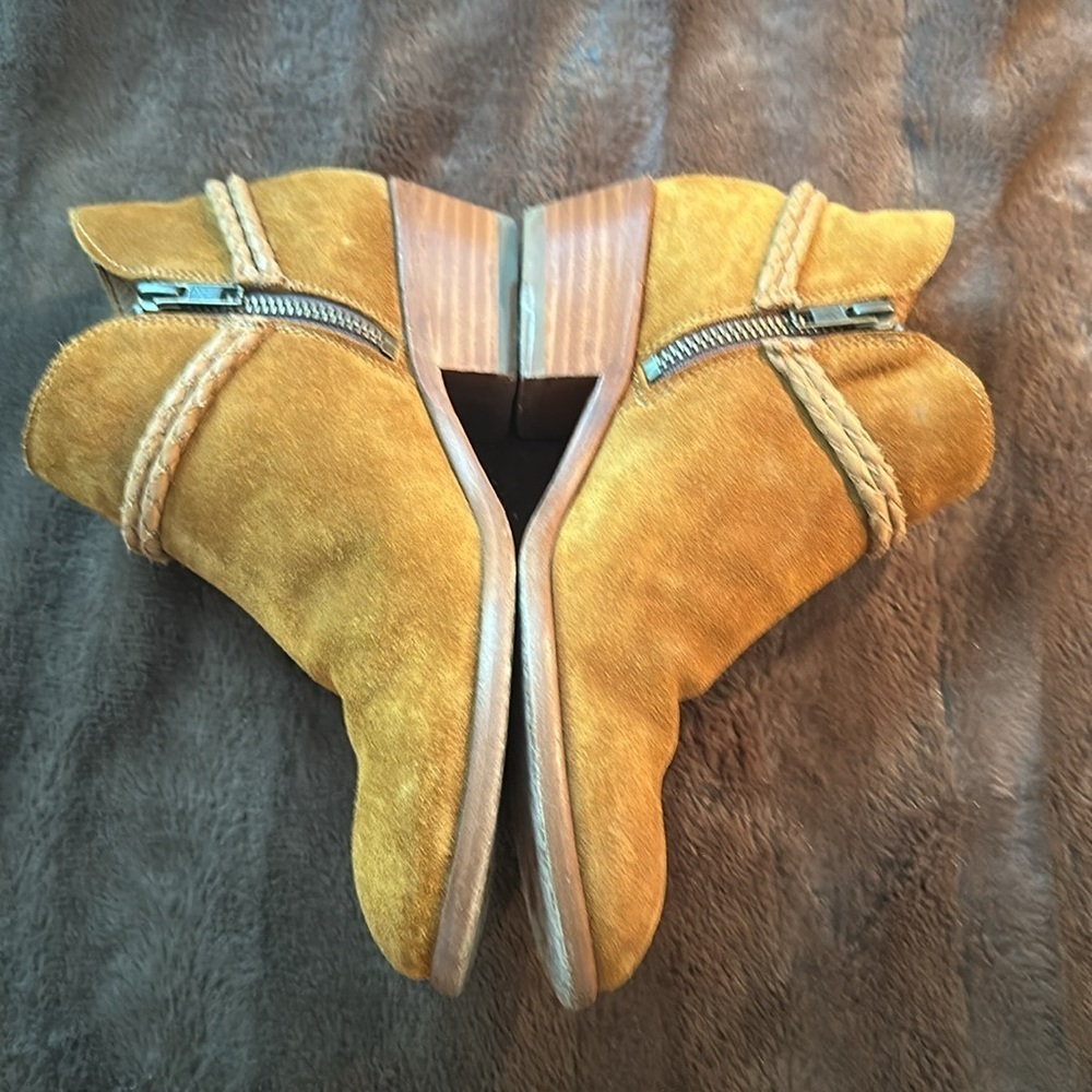 FRYE Carson Braided Harness Suede Ankle Boot Wheat Sz 6.5 - Picture 6 of 13
